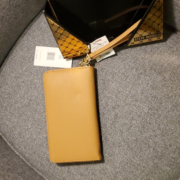 Tan Steve Madden Zipper Wallet - Picture 7 of 11